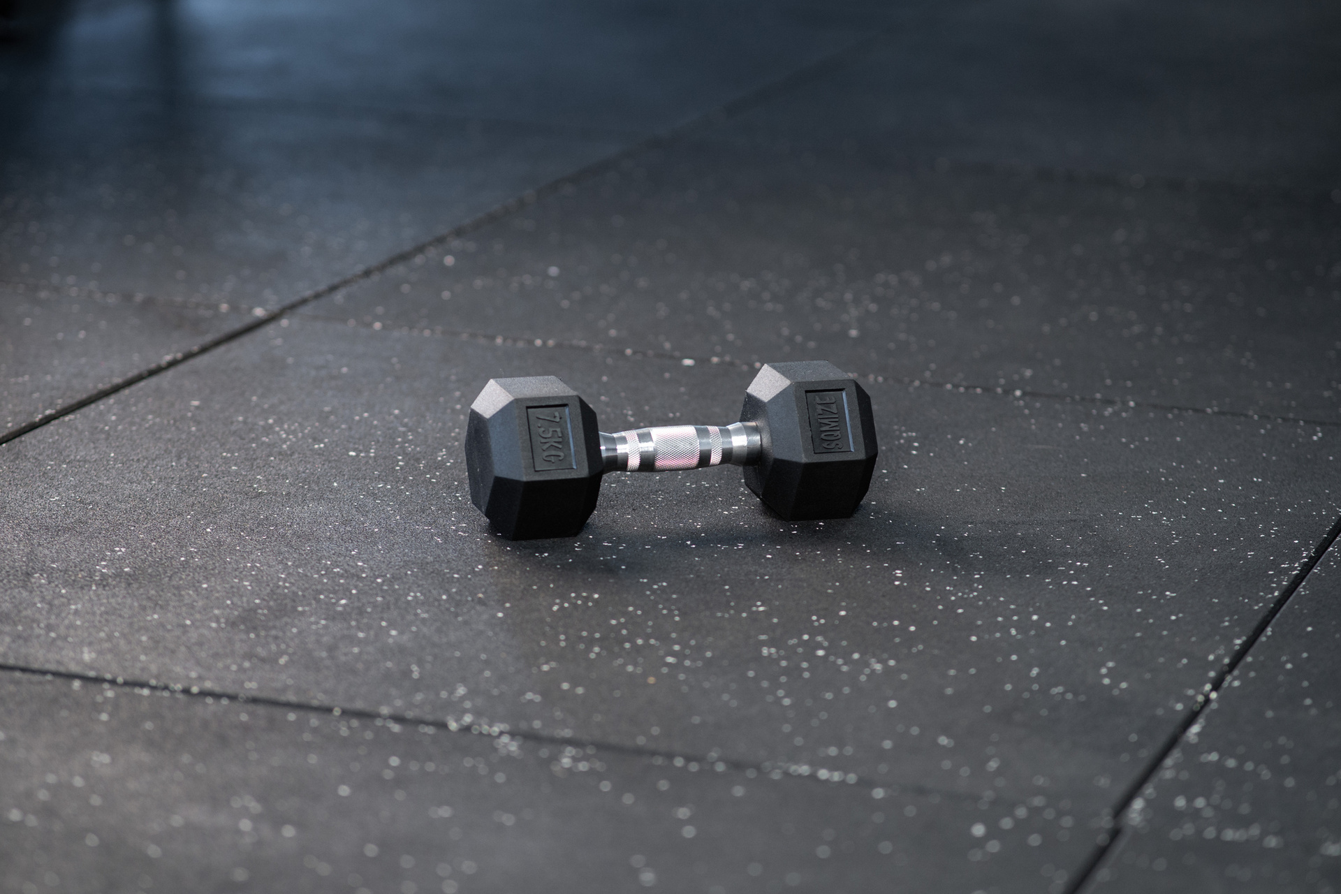 Hex Dumbbell SQMIZE® HDBR7.5 gummiert, 7,5 kg